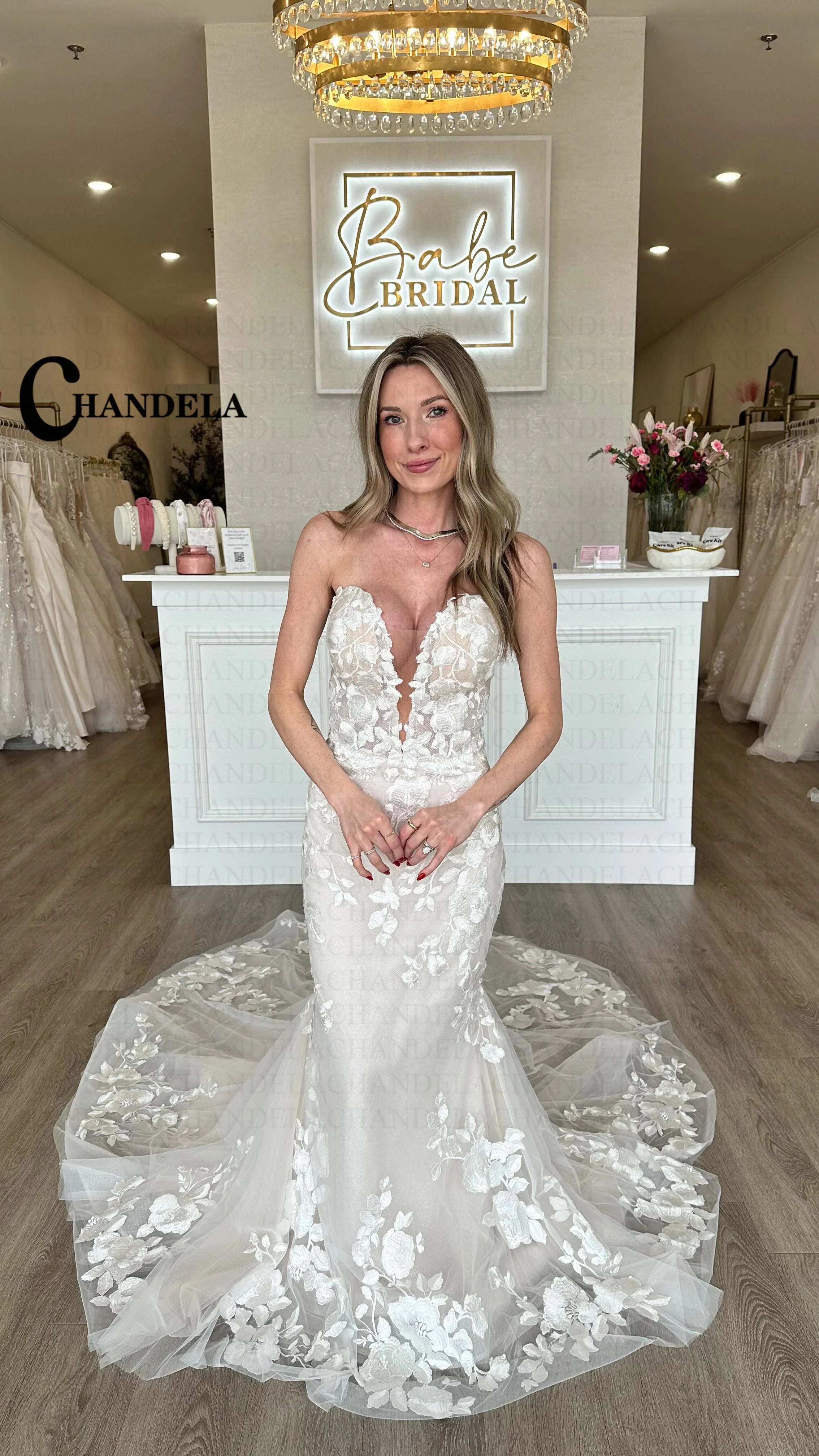 CHANDELA Fairytale V-neckline Wedding Dress Bridal Lace Appliques Sleeveless Open Back Sweep Train Brush Train Customised